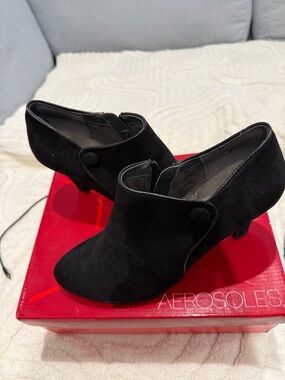 AEROSOLES Black Suede Low Heel Booties